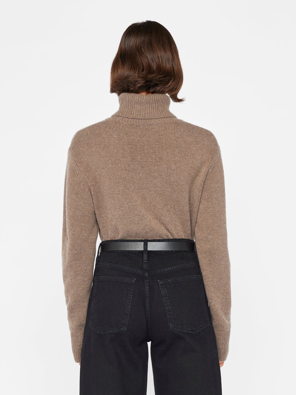 sweater back view alt:fit1